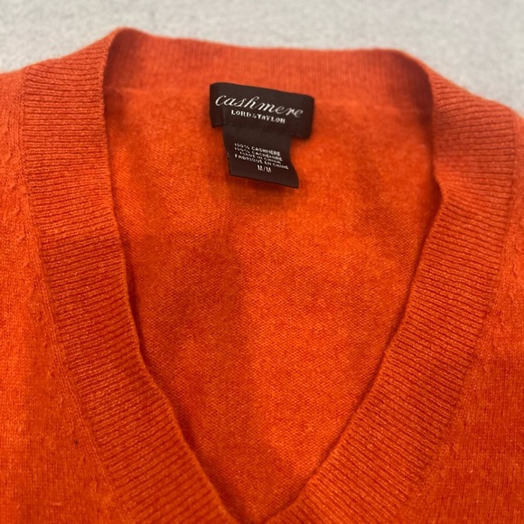 [M]Lord & Taylor V-Neck Cashmere Sweater in Bold Orange - Picture 3 of 7
